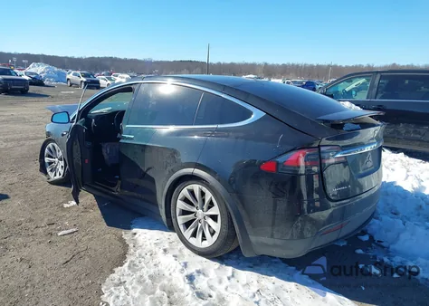 2016 Tesla Model X 60D/70D/75D/90D z USA, uszkodzony, nr VIN 5YJXCDE20GF034085